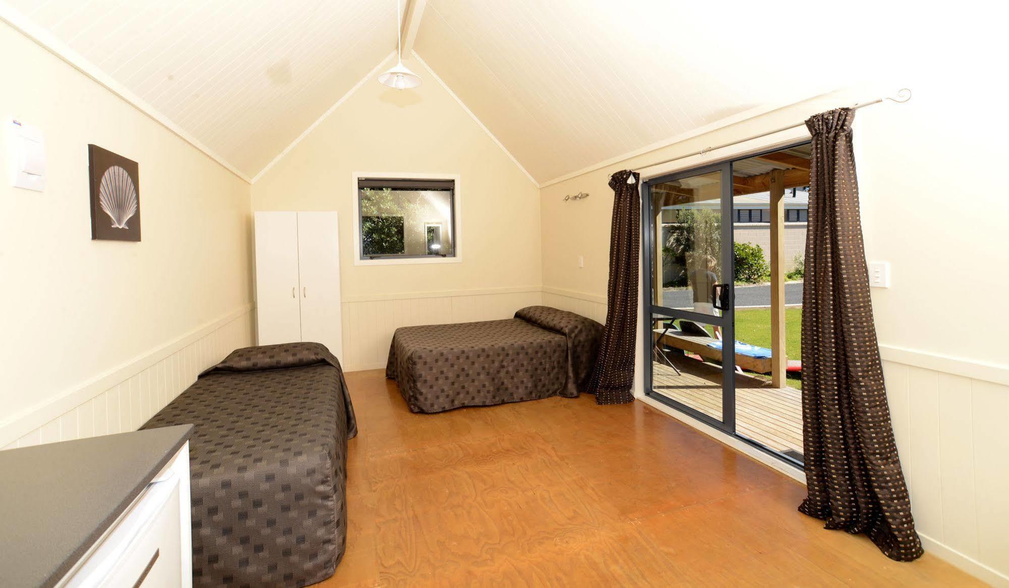 Отель Camp Waipu Cove Экстерьер фото